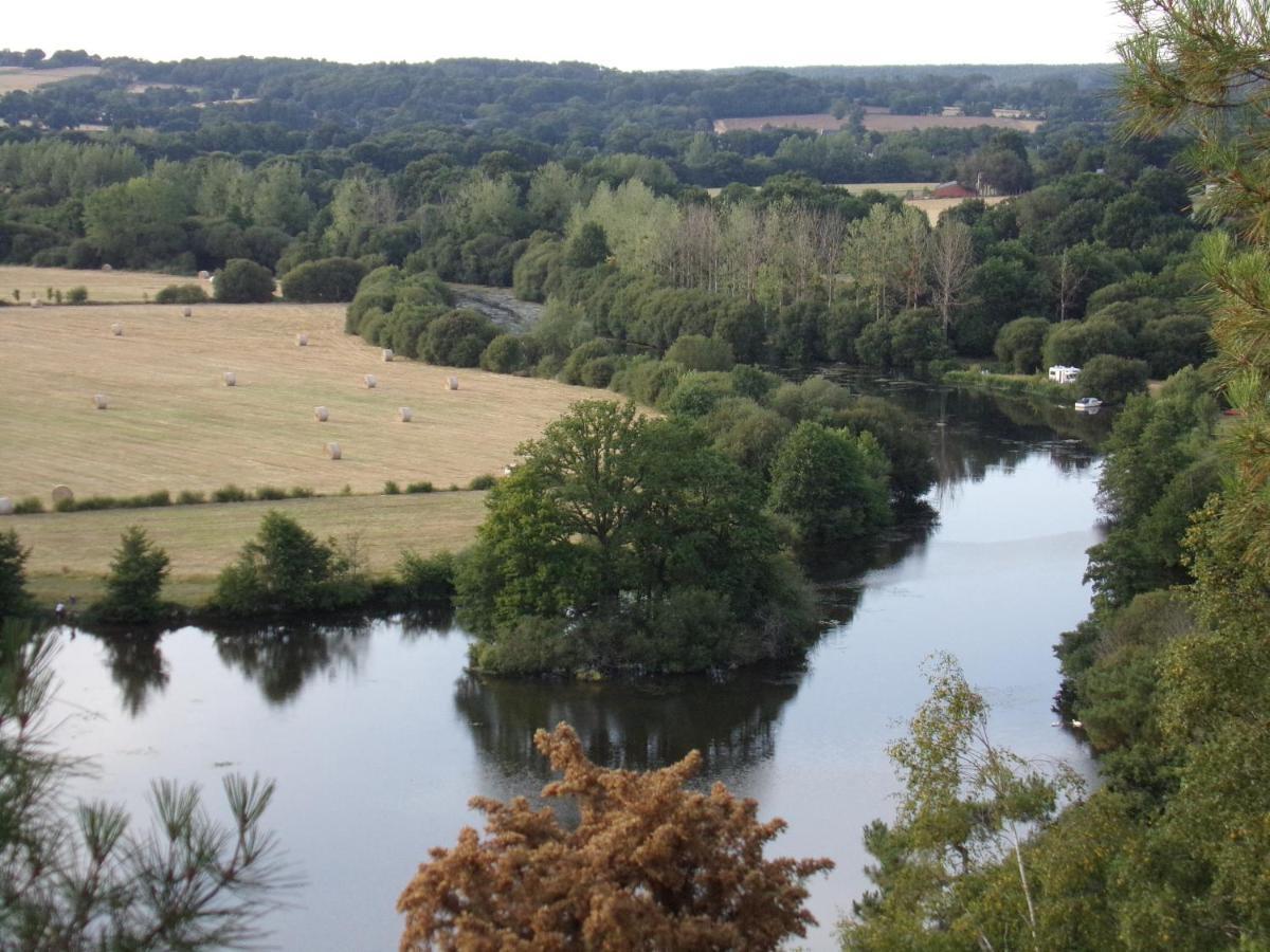 La Roulotte Chainoux Bains-sur-Oust ภายนอก รูปภาพ