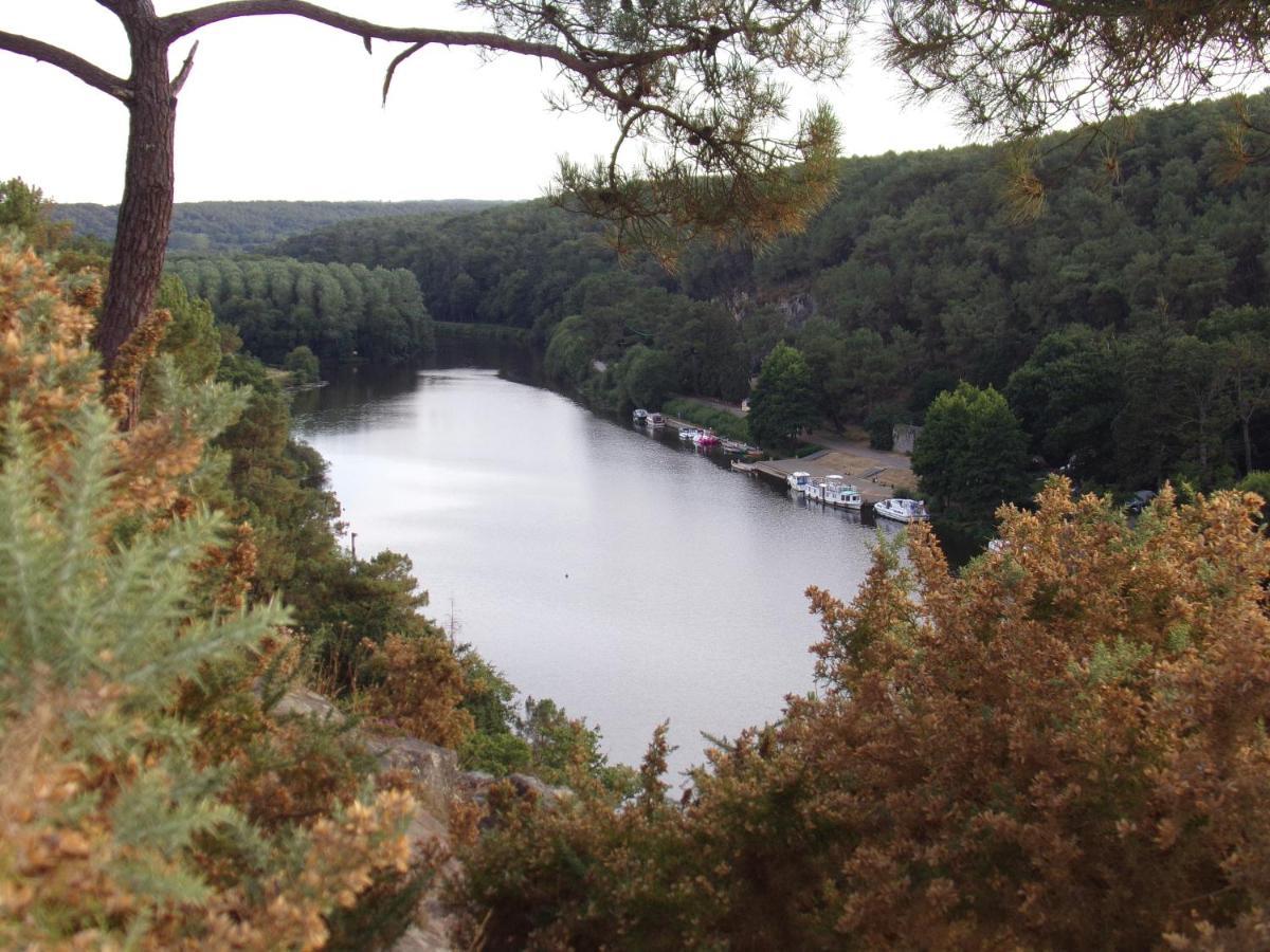 La Roulotte Chainoux Bains-sur-Oust ภายนอก รูปภาพ