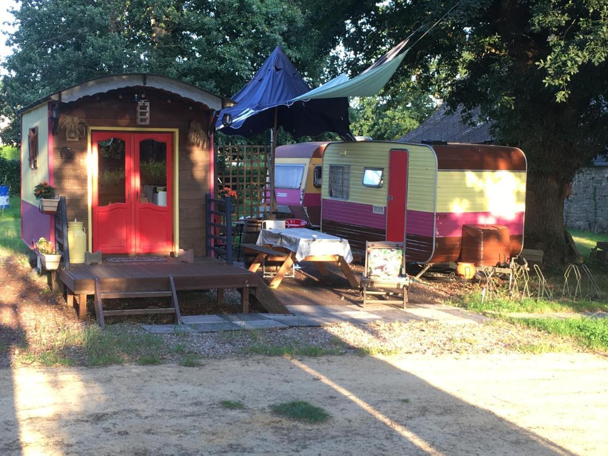 La Roulotte Chainoux Bains-sur-Oust ภายนอก รูปภาพ