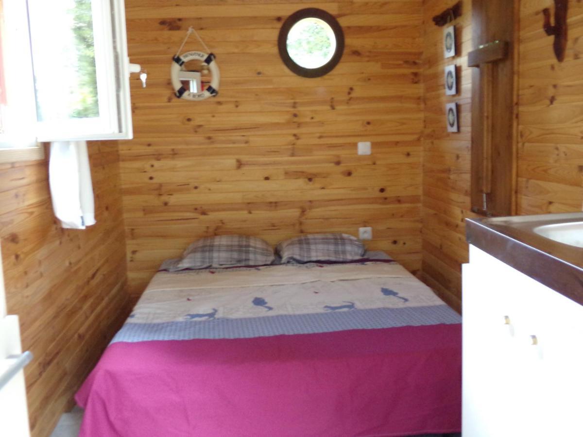 La Roulotte Chainoux Bains-sur-Oust ภายนอก รูปภาพ